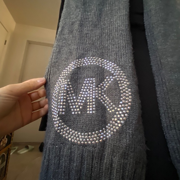Michael Kors sequined shawl - Picture 2 of 3